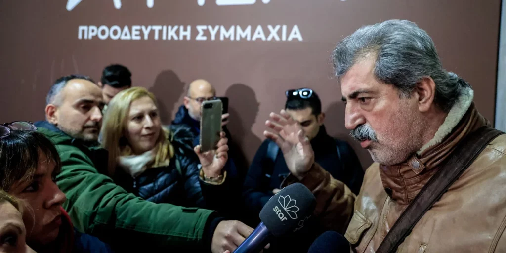 Ο Παύλος Πολάκης, αγριεμένος, μιλά στους δημοσιογράφους - Φωτογραφία ΓΙΩΡΓΟΣ ΚΟΝΤΑΡΙΝΗΣEUROKINISSI_Polakis
