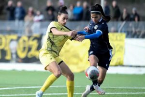 Άντρη Βιολάρη_ΑΕΚ - Θεόνη Τρίκαλα 2011_8-0