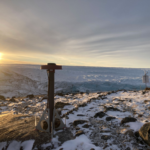 ΓΡΟΙΛΑΝΔΙΑ_Κεραία GPS που παρακολουθεί την κίνηση του υποβάθρου στη νοτιοδυτική Γροιλανδία. Φωτογραφία K. Kjeldsen (GEUS)