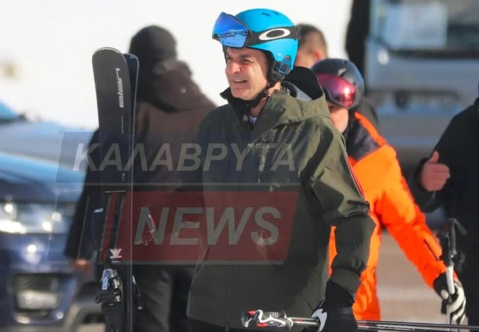 ΜΗΤΣΟΤΑΚΗΣ_Ο πρωθυπουργός γύρισε από τις Βρυξέλλες; Γύρισε κούκλα μου, αλλά δεν ήρθε Αθήνα, πήγε Καλάβρυτα.